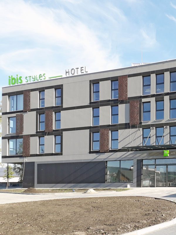 Hotel IBIS w Nowym Targu przy ulicy Kolejowej